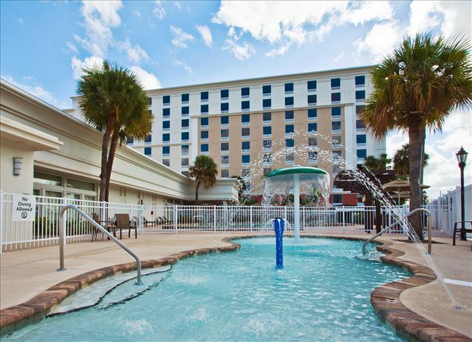 Holiday Inn & Suites Across From Universal Orlando