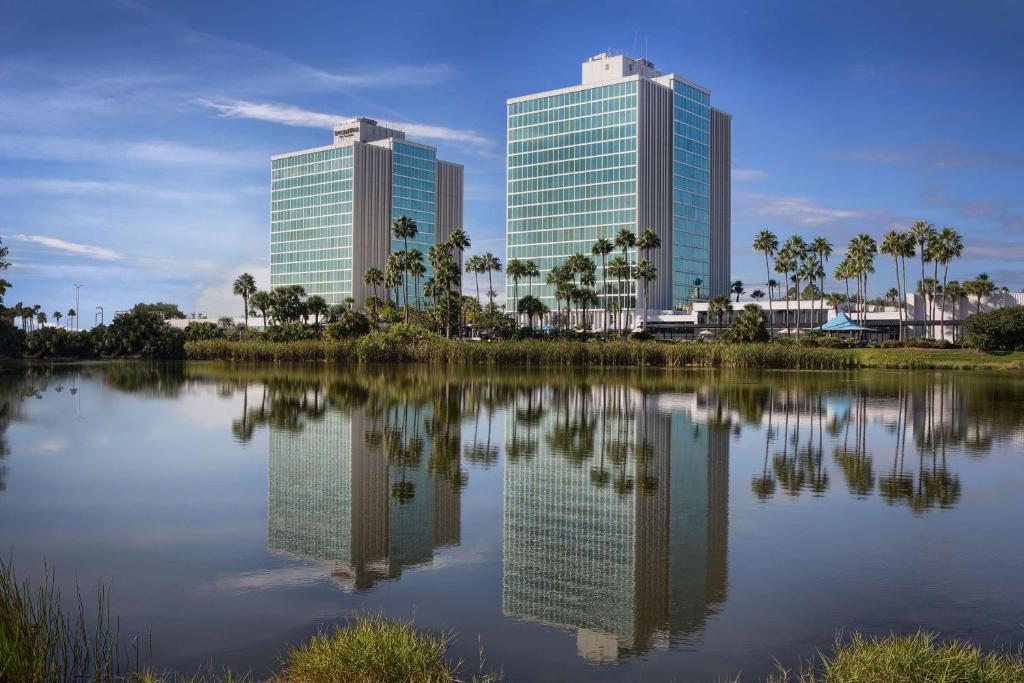 DoubleTree By Hilton Hotel At The Entrance To Universal Orlando