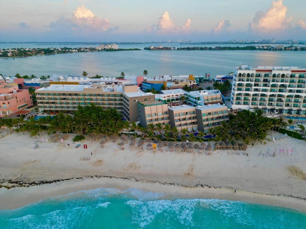 Flamingo Cancun Resort