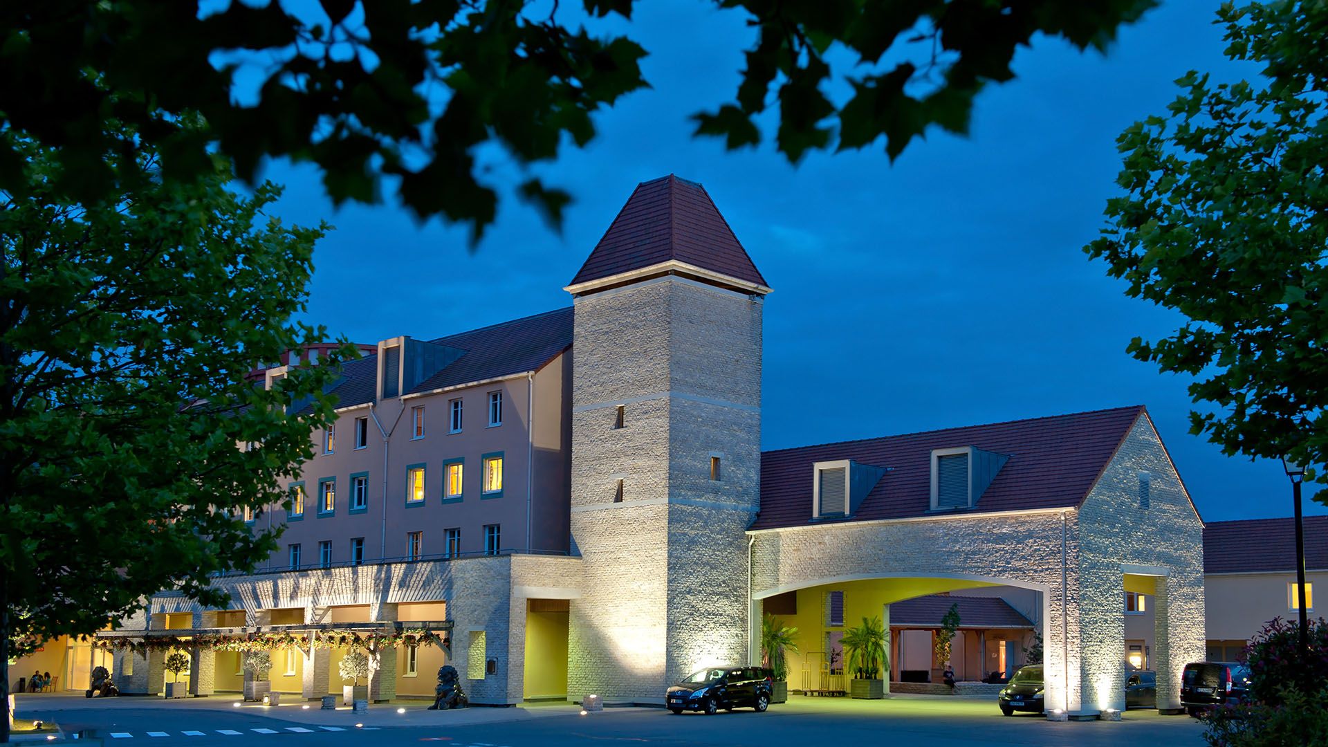 Explorers Hotel