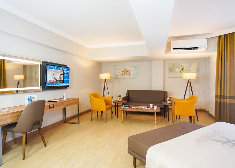 Julian Club Hotel