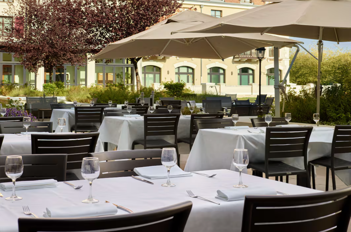 Dining area at Radisson Blu Hotel, Marne-la-Vallee